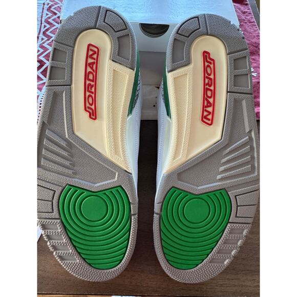 Air Jordan 3 Retro “Lucky Green” – New in Box – Perfect Gift  (W12 / M10.5) - Picture 3 of 6